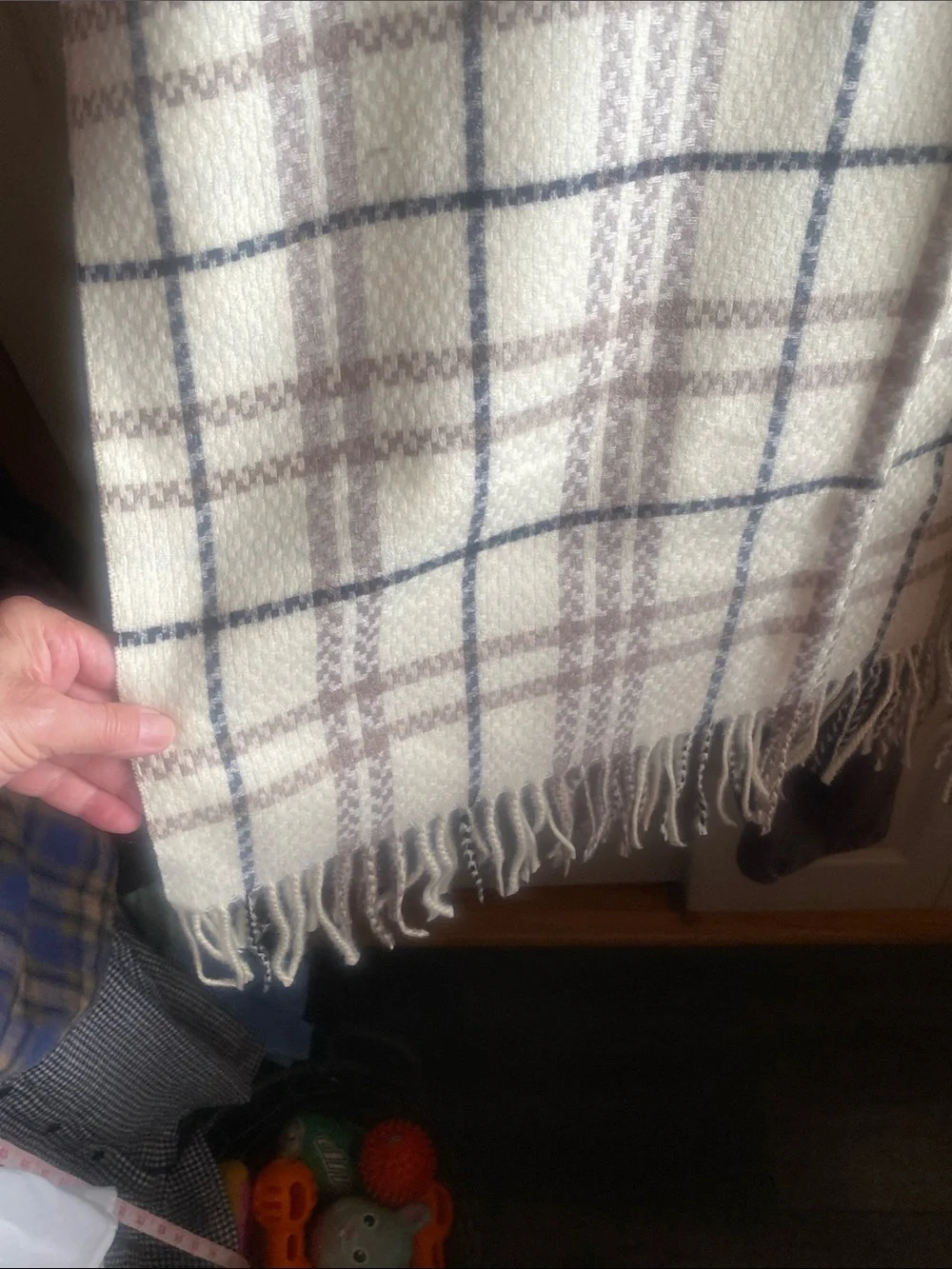 Pretty Persuasions NWT Patterned 28” x 70” + 5” fringe Scarf,Throw, table runner